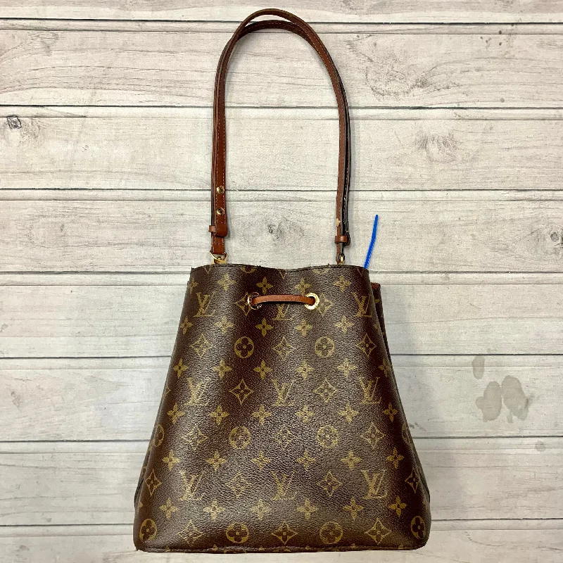 Louis Vuitton handbags with a metal - framed clasp for durabilityHandbag Luxury Designer By Louis Vuitton  Size: Medium