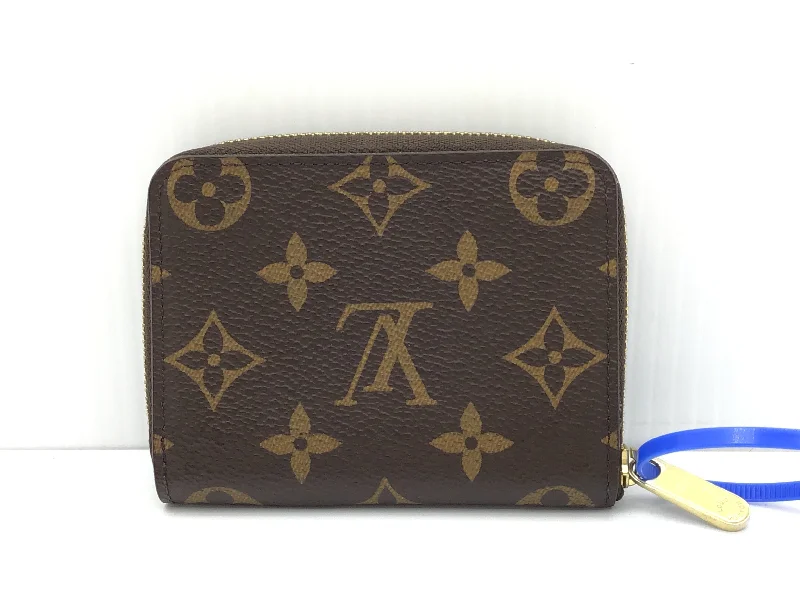 Louis Vuitton bags with a detachable mirror inside for on - the - go touch - upsWallet Luxury Designer By Louis Vuitton  Size: Small