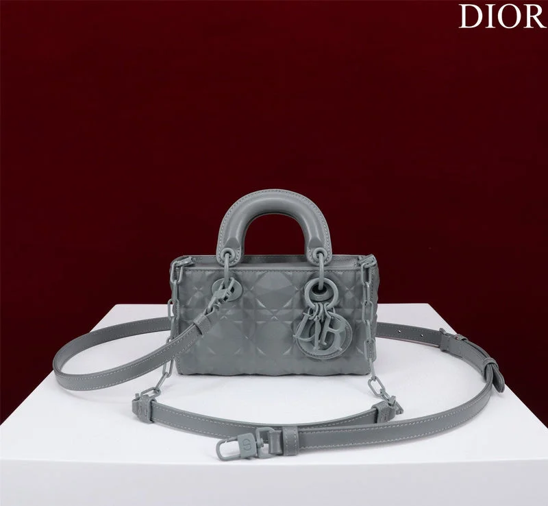 Christian Dior Saddle bags with a studded trim for a bold lookmakbags - Dior Bags - 665