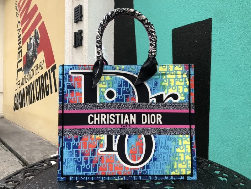 Contemporary Christian Dior handbags with a unique shapeLuxury Handbags Christian Dior 234